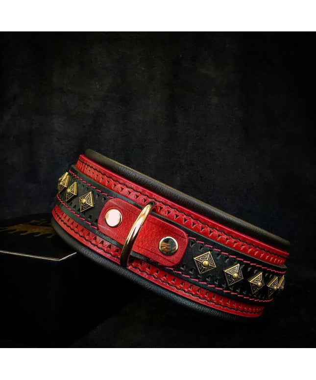 The "Balteus" red collar-0